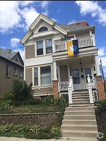 Building Photo - 1834 N Warren Ave Rental