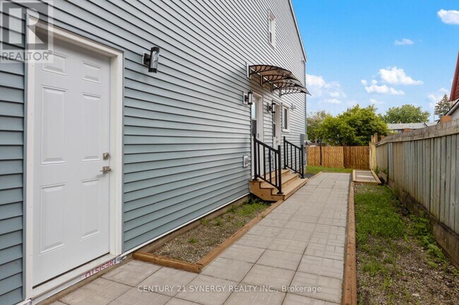 Photo - 93C Tarquin Crescent