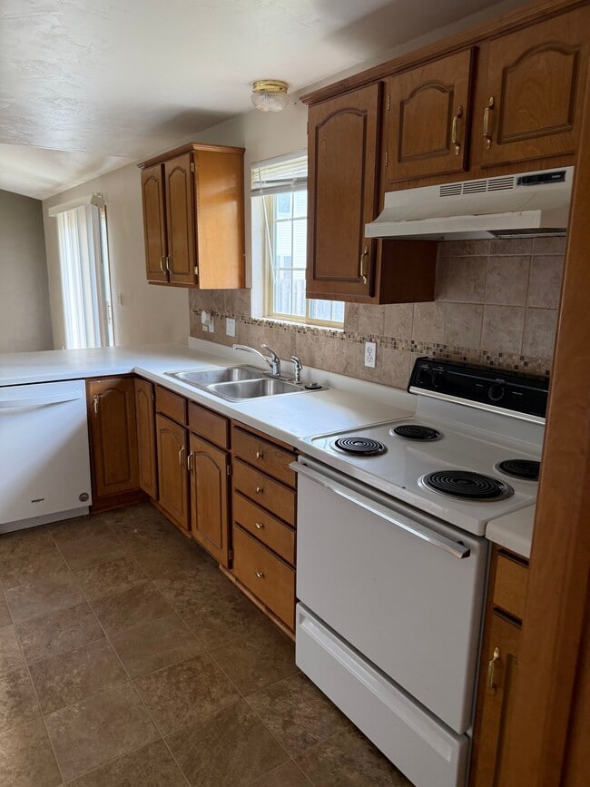 977-979-979 Aldrin St Unit 977 Aldrin St