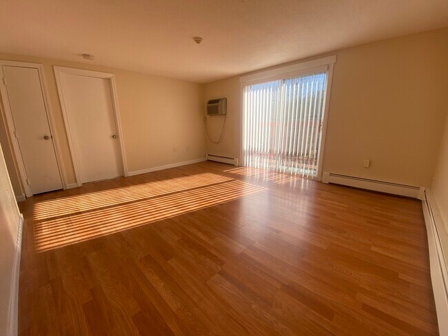 Photo - 504 Broad St Unit #5