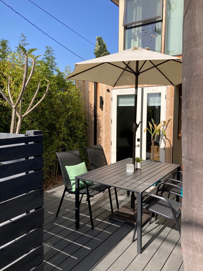 Shared Deck - 3720 Crestwood Pl Unit Loft