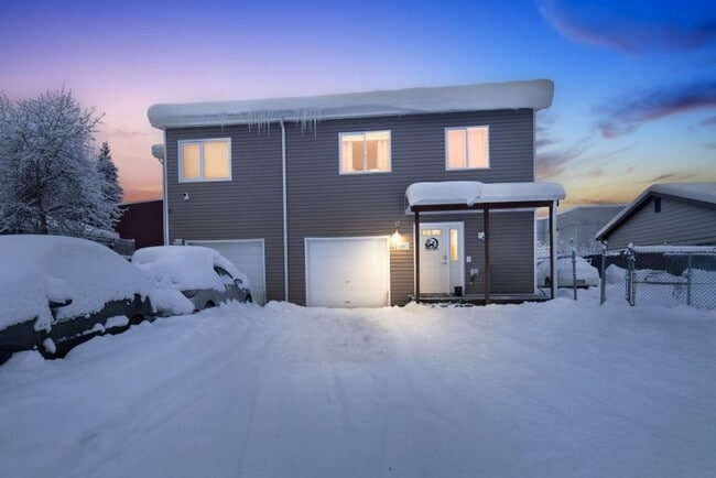 1580 is the right side of the building - 1580 Market St Unit B - Upstairs bd 2