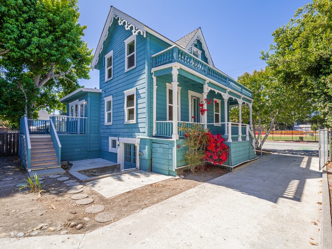 Building Photo - 807 Laurel St Rental