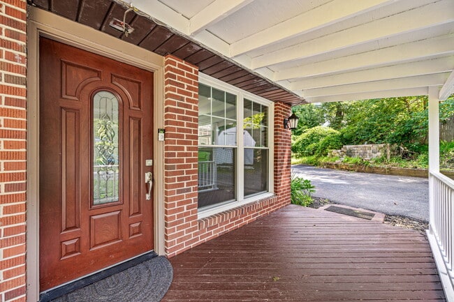 25 E Pennsbury Way