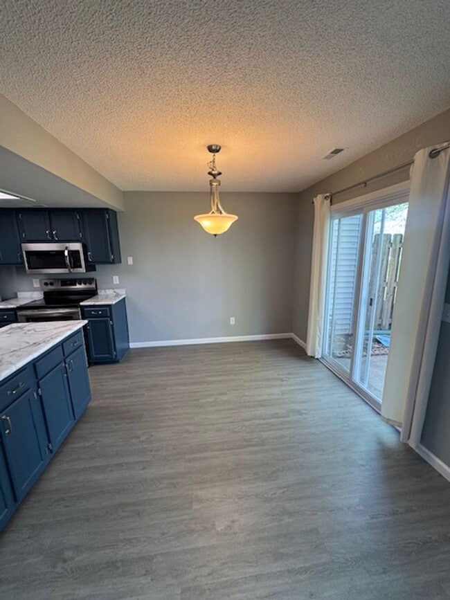 Photo - 7045 Thamesford Dr