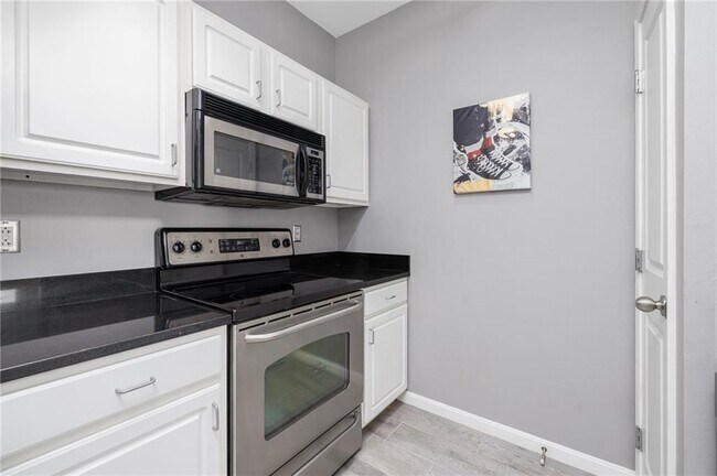 Photo - 1000 Providence Pl