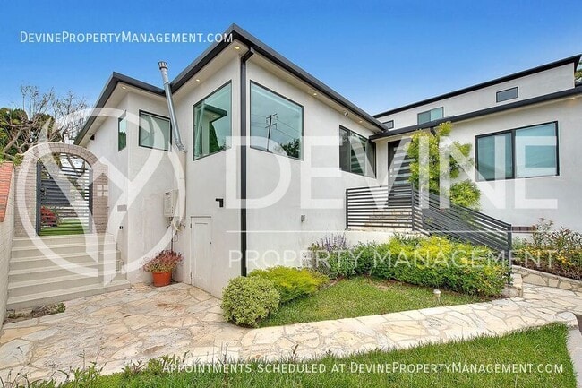 Photo - 3026 Greenfield Ave