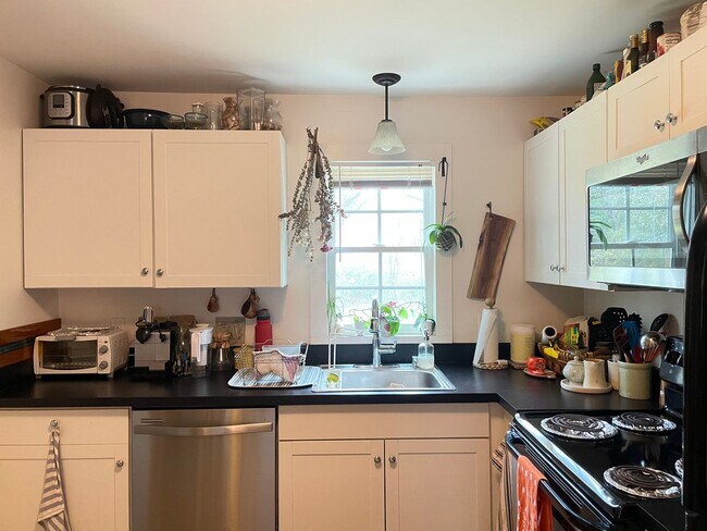 Photo - 3BR Close to the Heart of Normaltown