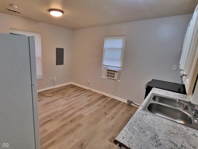 Photo - 1807 Raible Ave