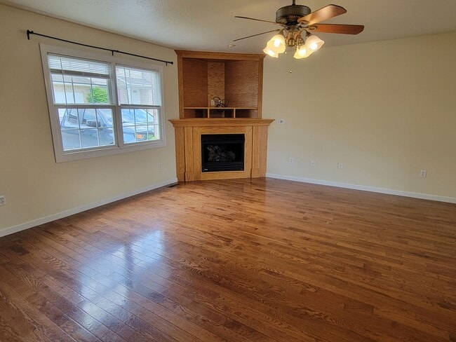 Photo - 3 bedroom, 2.5 bath Townhome - Available 08/05/2026