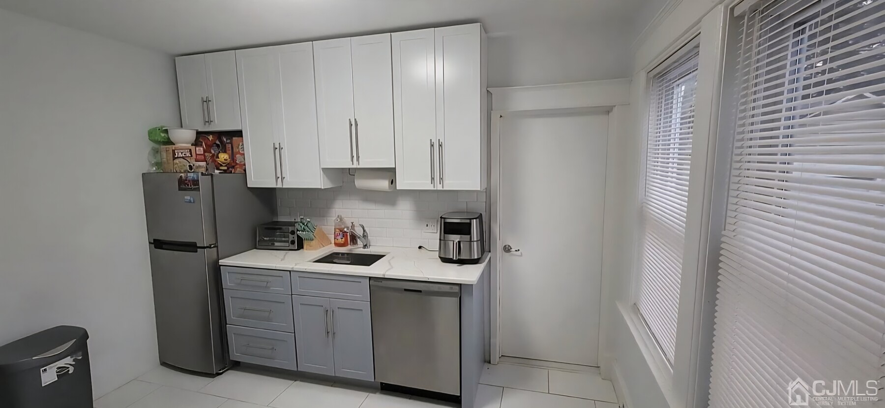 Photo - 14 Oak St Apartments Unit 1