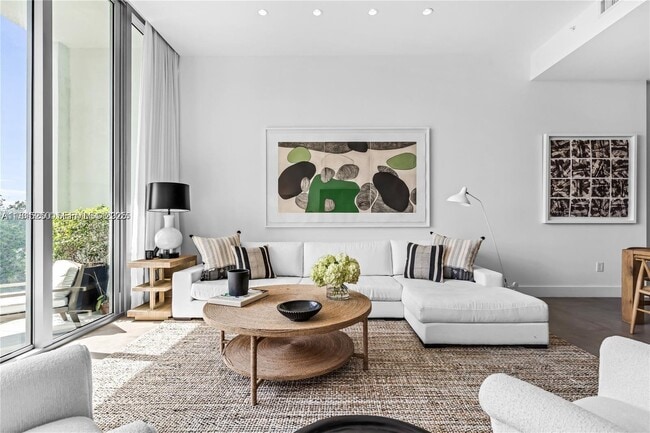 Photo - 650 NE 32nd St Unit BH6