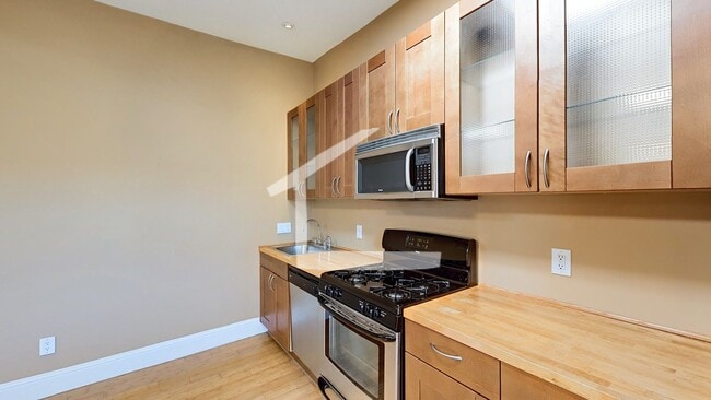 Photo - TOP FLOOR 2 BED 2 FLOORS + Private Rooftop Deck!!! Available 9/1/26