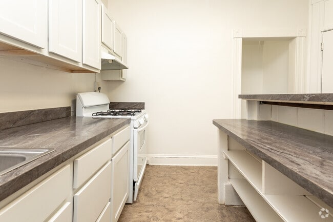 1BR, 1BA Plus - 850 SF - Kitchen