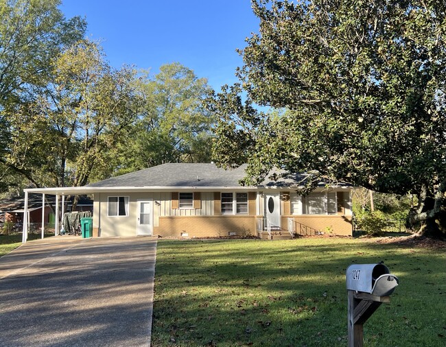 Front of Home - 1247 Elvis Presley Dr House