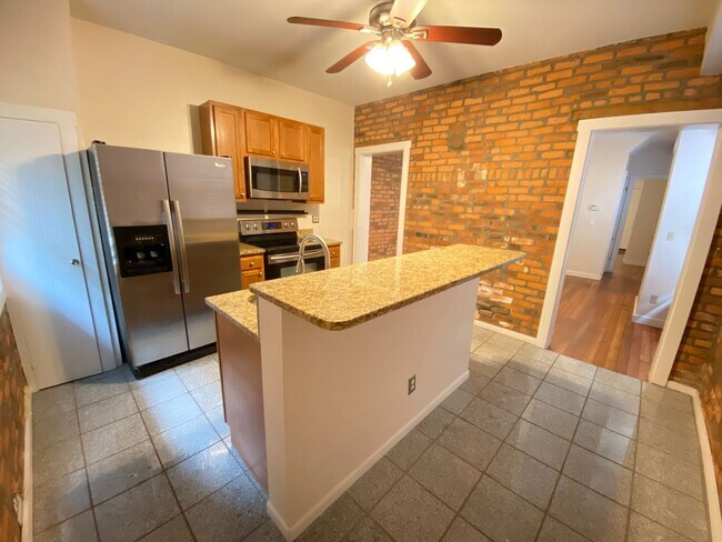 Photo - 884-886-886 Hunter Ave Unit 886