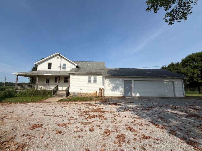 Building Photo - 4 Bedroom Single Family Home Available in Goshen!