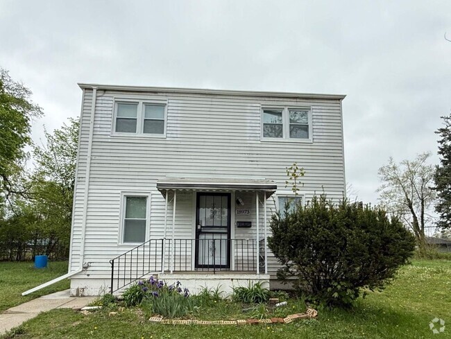 Building Photo - Renovated 4-Bedroom Home – We Welcome Sect...