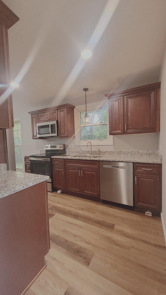 Photo - 910 Rexdale Dr