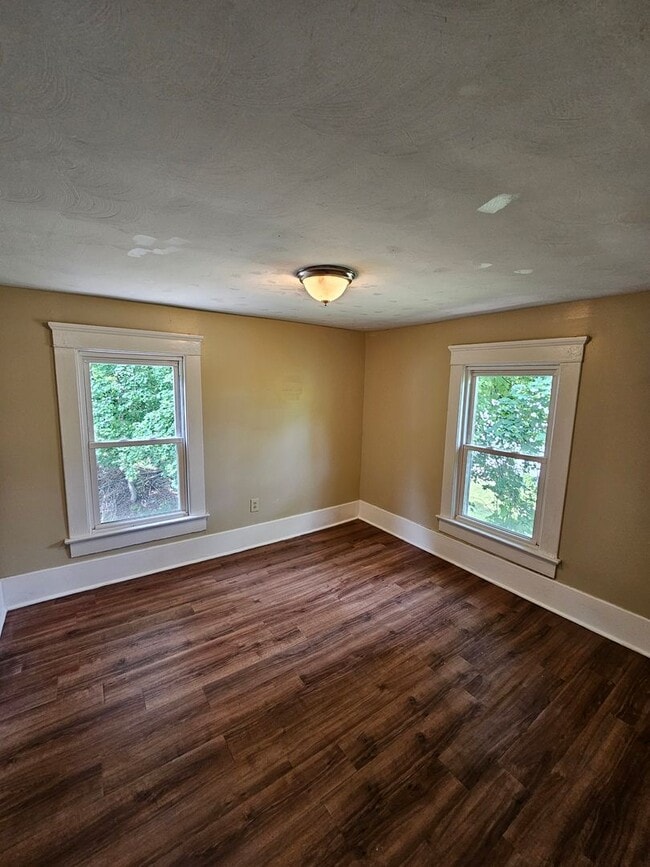 Photo - 3 Bedroom House For Rent on Fuller St