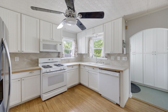 Photo - 1050 Pike St