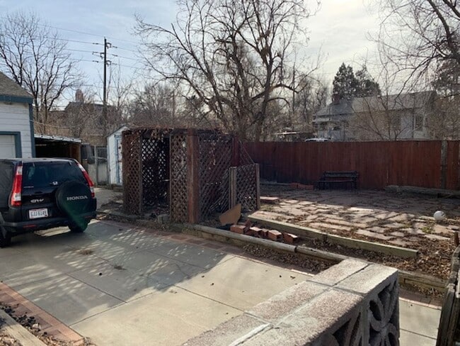 Photo - 4 Bedroom, 2 bath Unit very close to Regis University, restaurants and shops