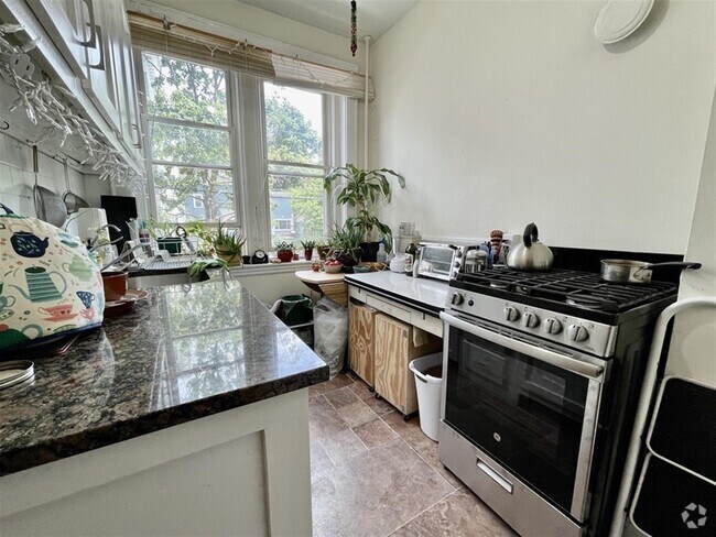 Building Photo - 77 Martin St Unit 1 Rental