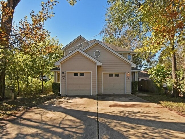 Photo - 609 E 49th St Unit B