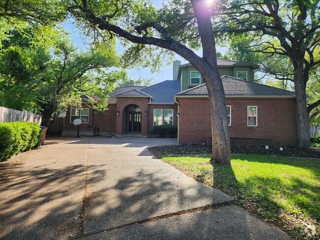 Building Photo - Stunning Cul-De-Sac Home for Lease in Jest...