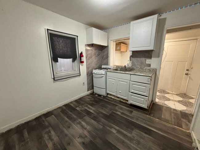 Building Photo - 247 Inslee Pl Unit 3