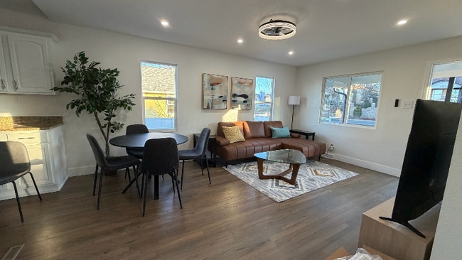 Photo - 1557 W Dakota Ave