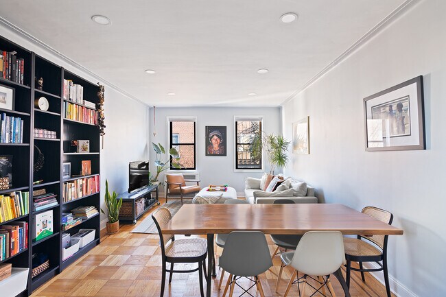 Photo - 385 E 18th St