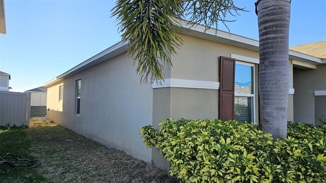 Photo - 308 Lake Lucerne Way