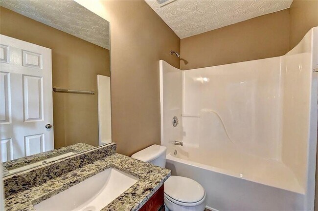 Photo - 670 Roxford Ln NE