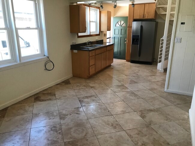 Building Photo - 1504 Palolo Ave Rental