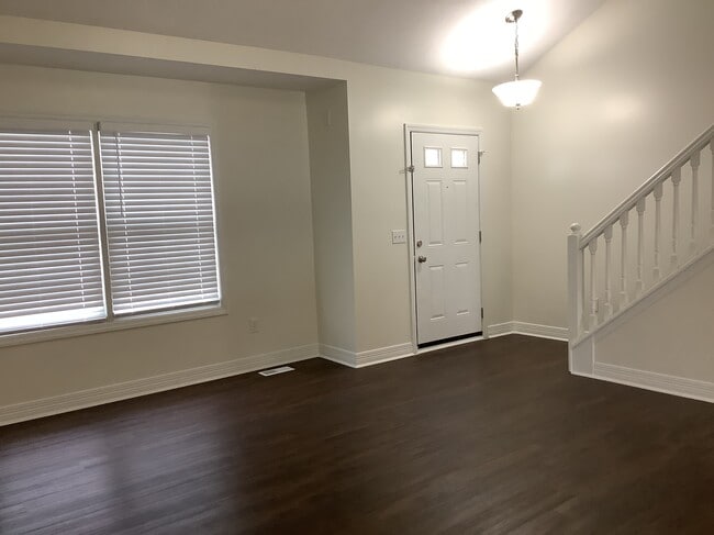 Photo - 768 Shellbark St