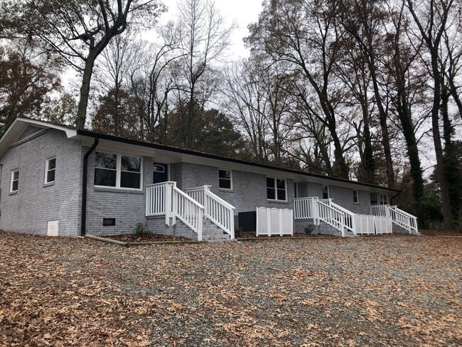 Building Photo - Oak Trail Apartments Unit Apt: 1