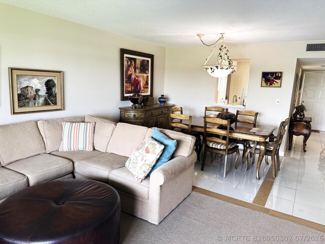 7146 Huntington Ln Unit 403