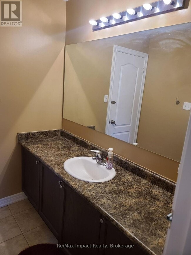 Photo - 1688 Finkle Dr