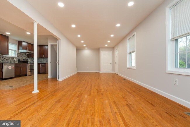 Photo - 9004 Roundleaf Way