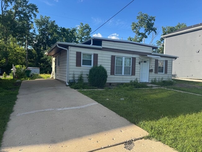Photo - 28 W Willow St