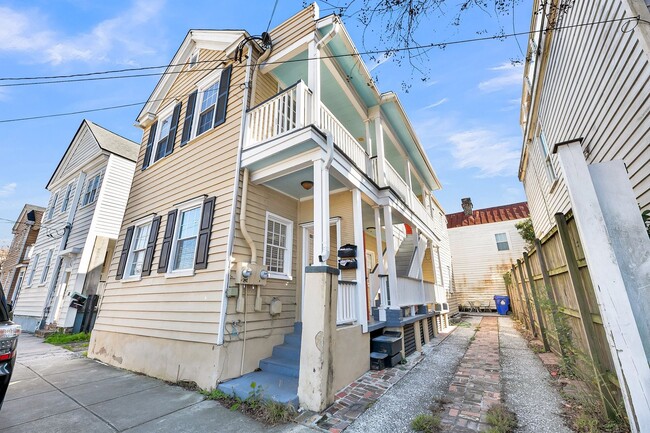 Building Photo - Charming Charleston Retreat with Modern El... Rental