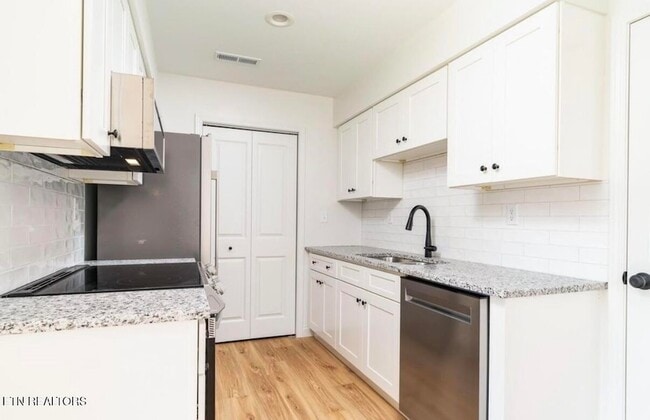 Photo - 1623 Francis Rd