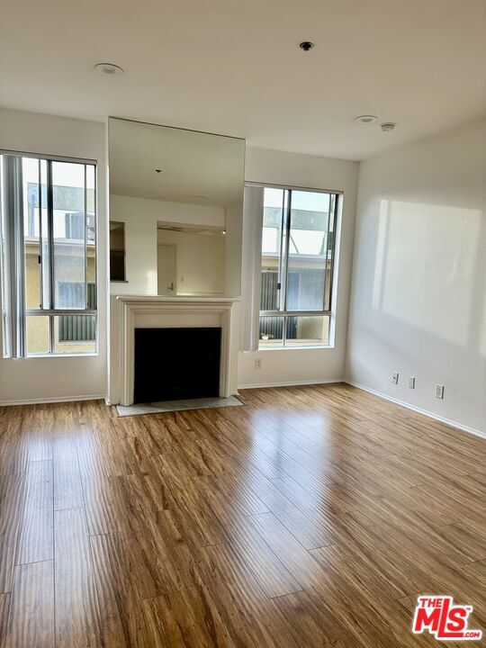 Photo - 8614 Burton Wy Unit 302