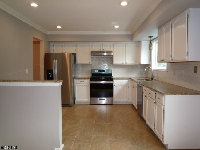 Photo - 388 Cotswold Pl