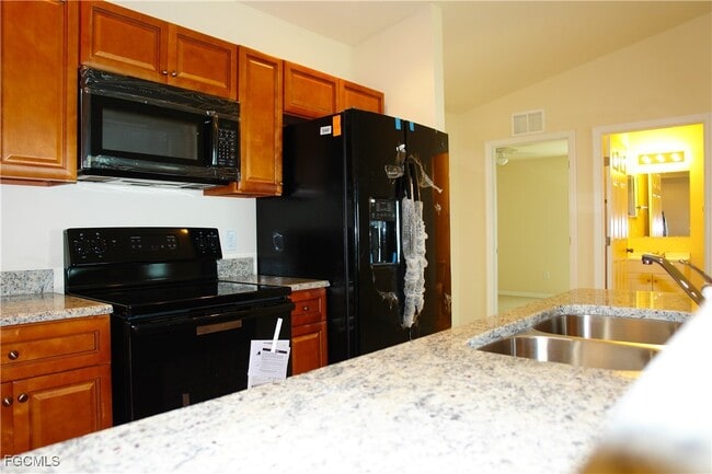 Building Photo - 530 SE 5th Ave