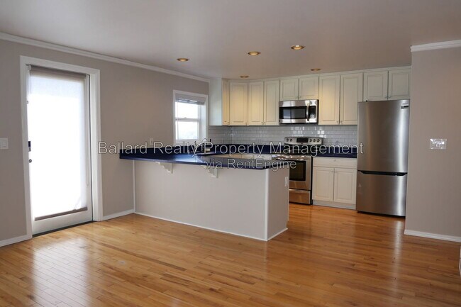 Photo - 3216 14th Ave W Unit 202