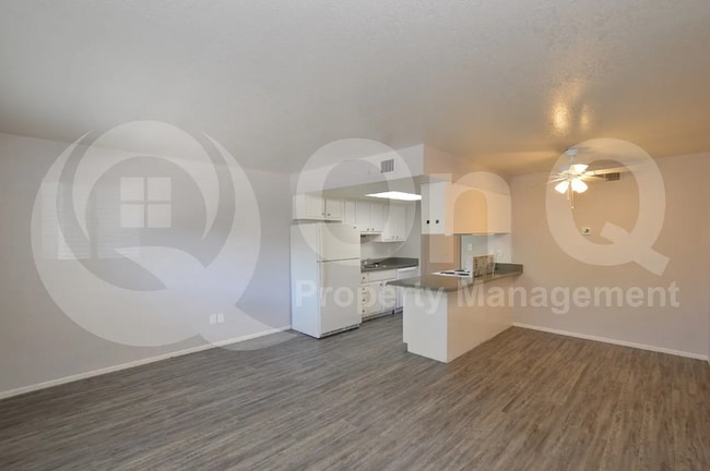 Photo - 3004 E Waltann Ln Unidad 7