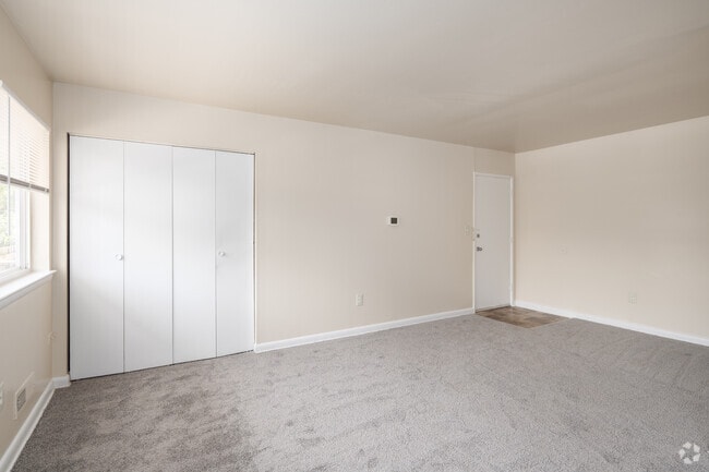 2BR, 1BA - 850SF