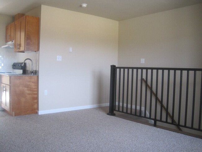 2nd Fl Living - 1300 Catherine St Unit 10